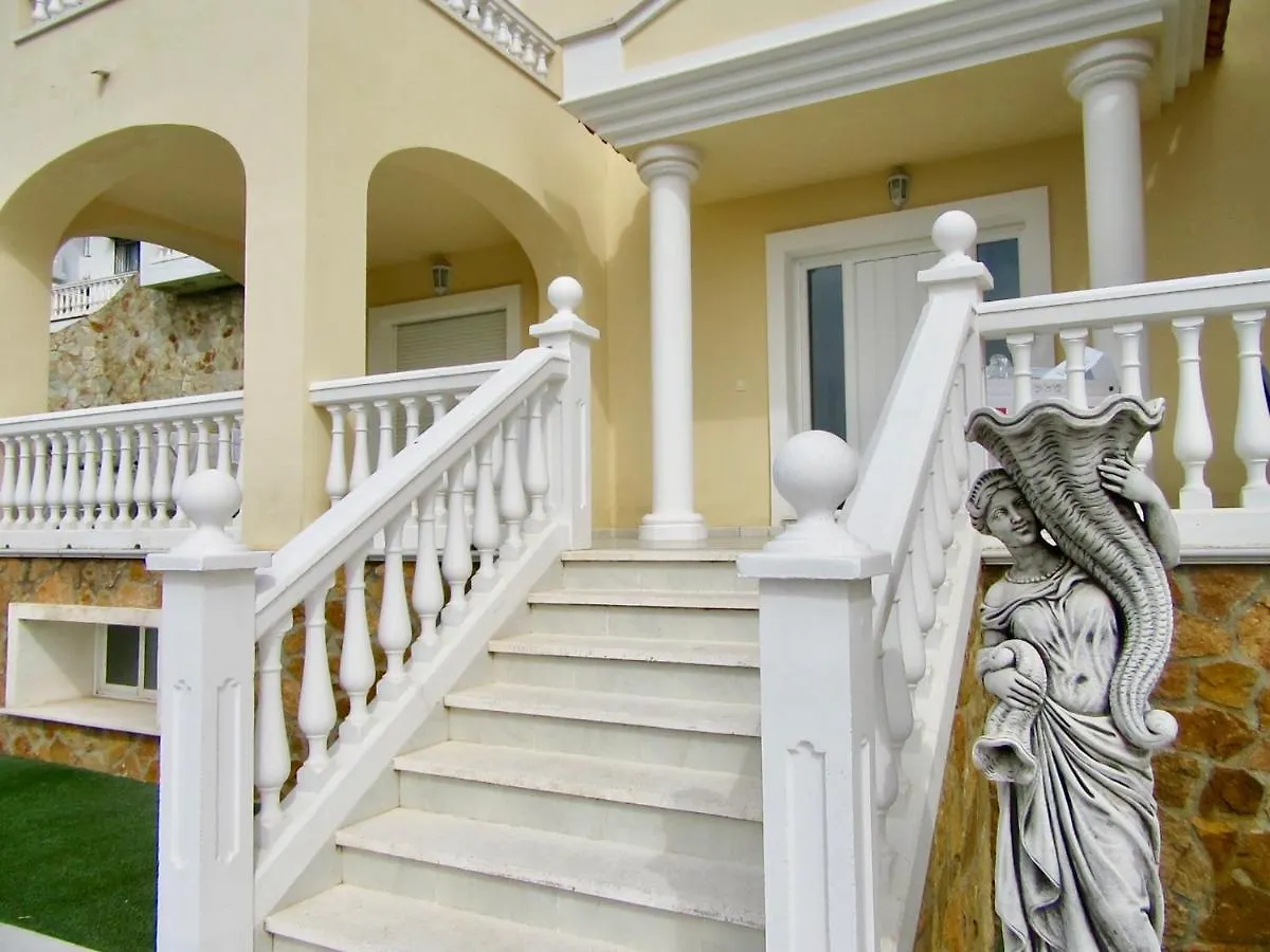 Villa Lissa Luxe フエンヒロラ